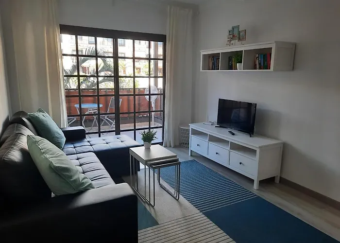 A Charming With A Swimming Pool Apartment *